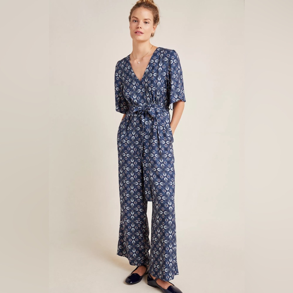 Anthropologie LAIA Norma Jumpsuit Size Small Floral Belted V-Neck Short Sleeeves